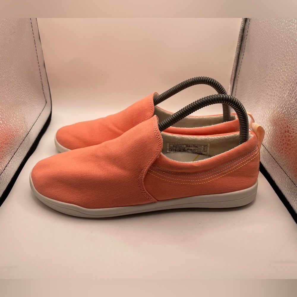 Vionic Beach Marshall women’s peach Slip-On Sneakers size 7